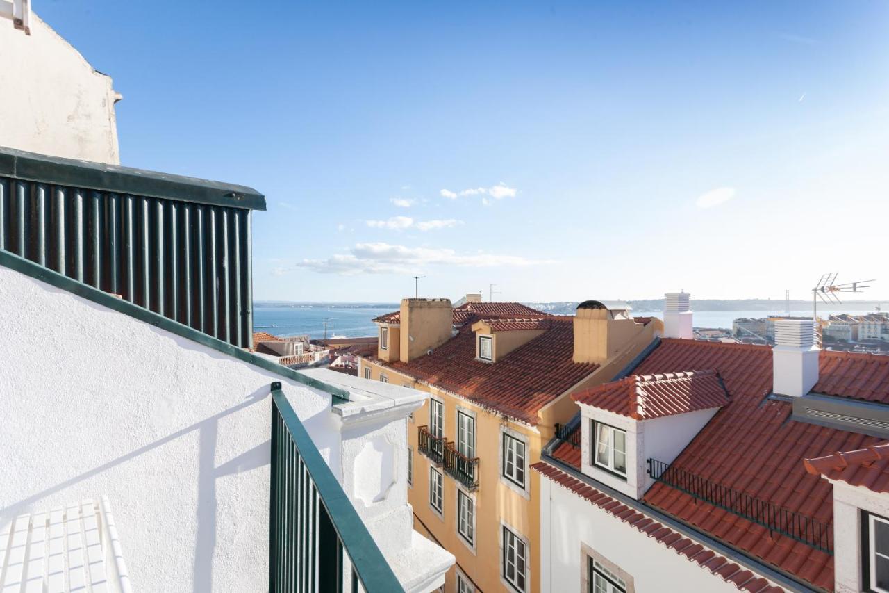 Alfama Charming With Amazing River View And Terrace Lejlighed